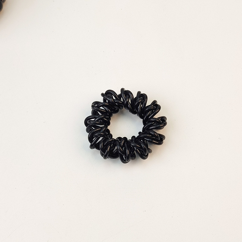 작은 검은 머리띠