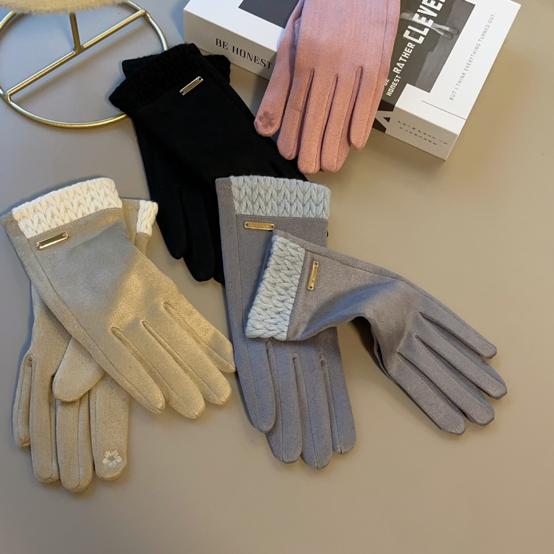 Women's Simple Style Solid Color Gloves 1 Pair display picture 1