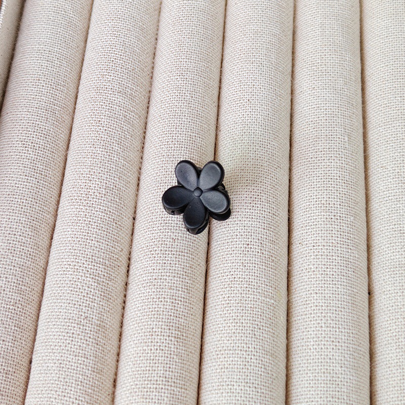 1.5cm matte black flower mini gripper