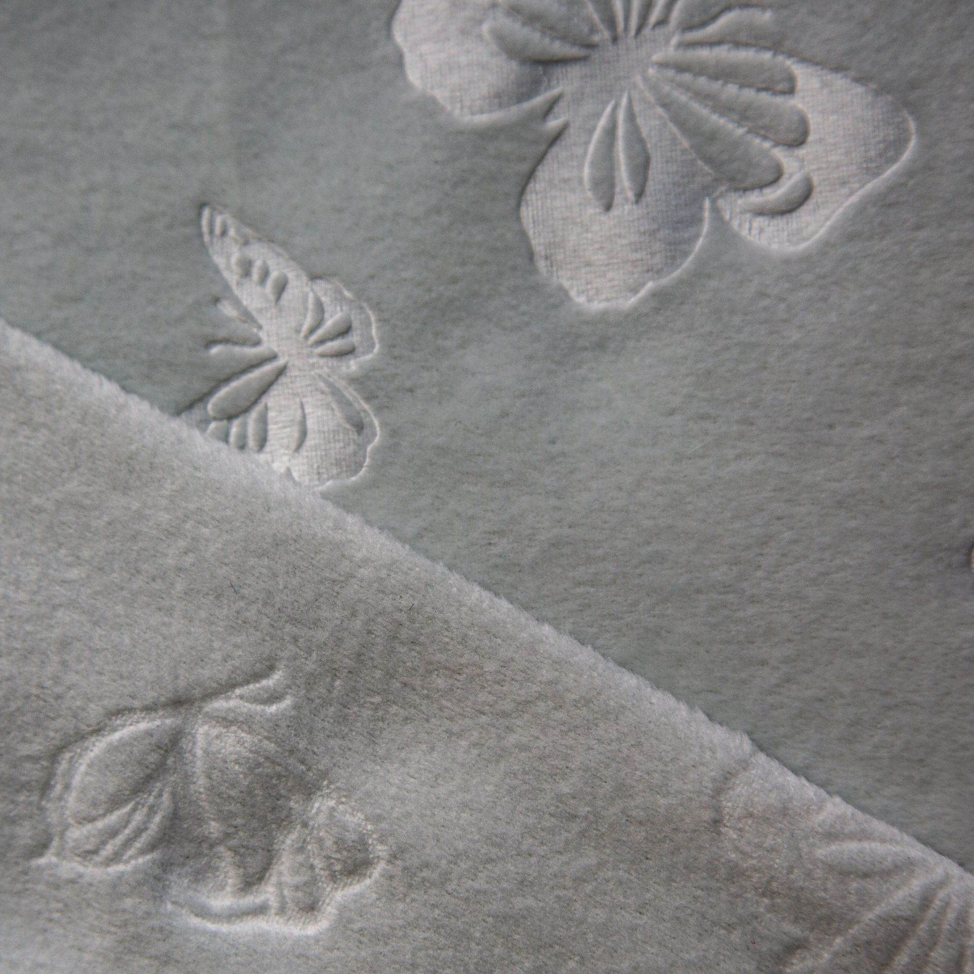 爆款热销单面双面氨纶超柔海岛绒蝴蝶压花花型家居服时装面料