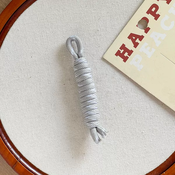 Light gray and white dot-braided rope shoe hanger