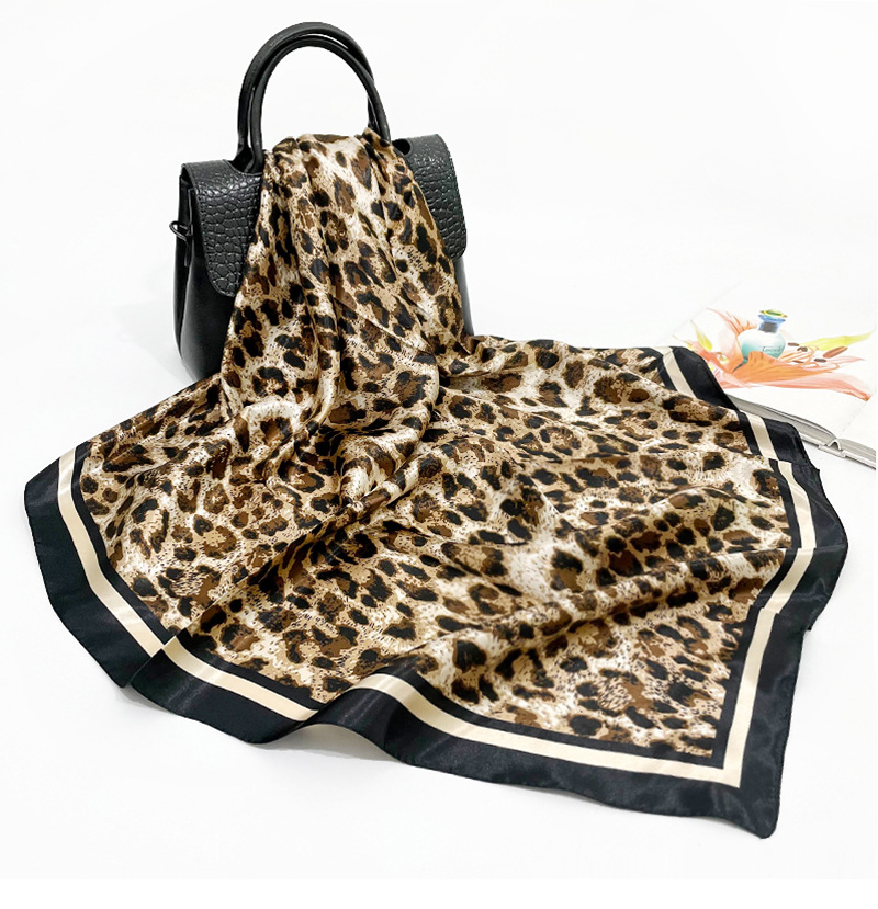 Unisexo Elegante Leopardo Poliéster Pañuelo De Seda display picture 1