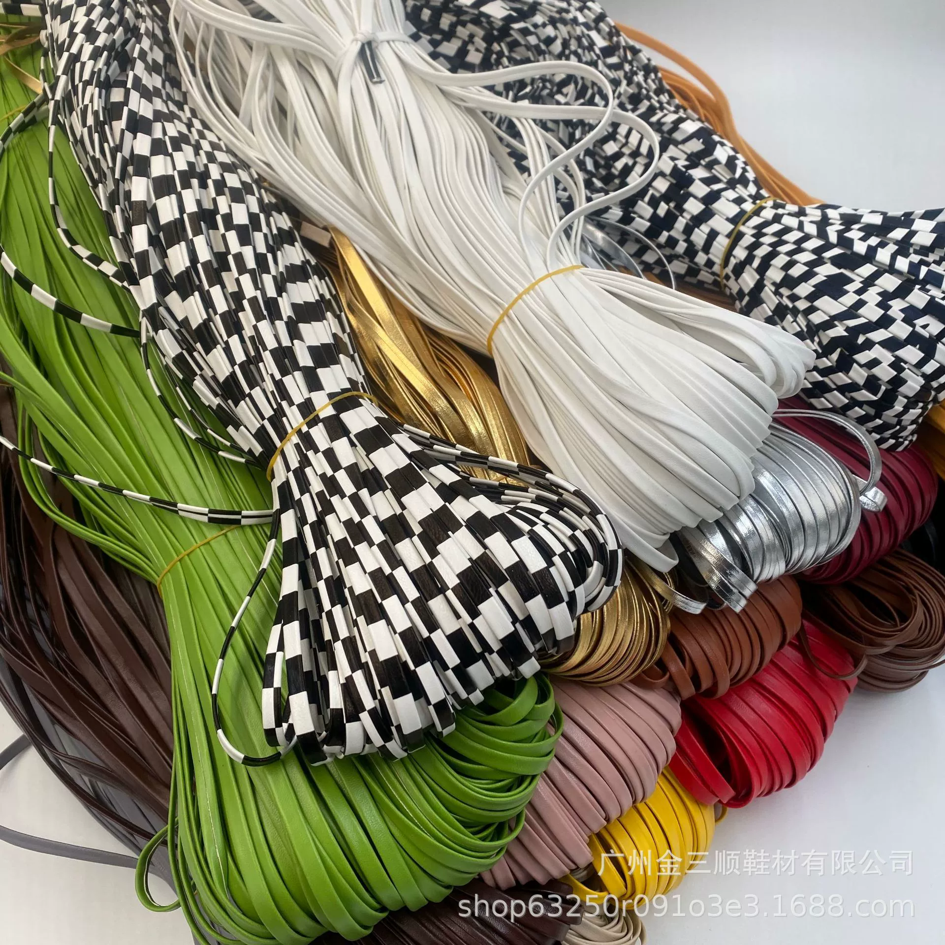 Фабрика оптом одежды и аксессуаров для обуви спот ПУ вытягивание полоски шнура многоцветная опциональная ремешок