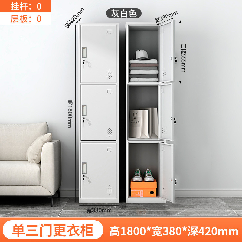 Tres puertas individuales grises y blancas