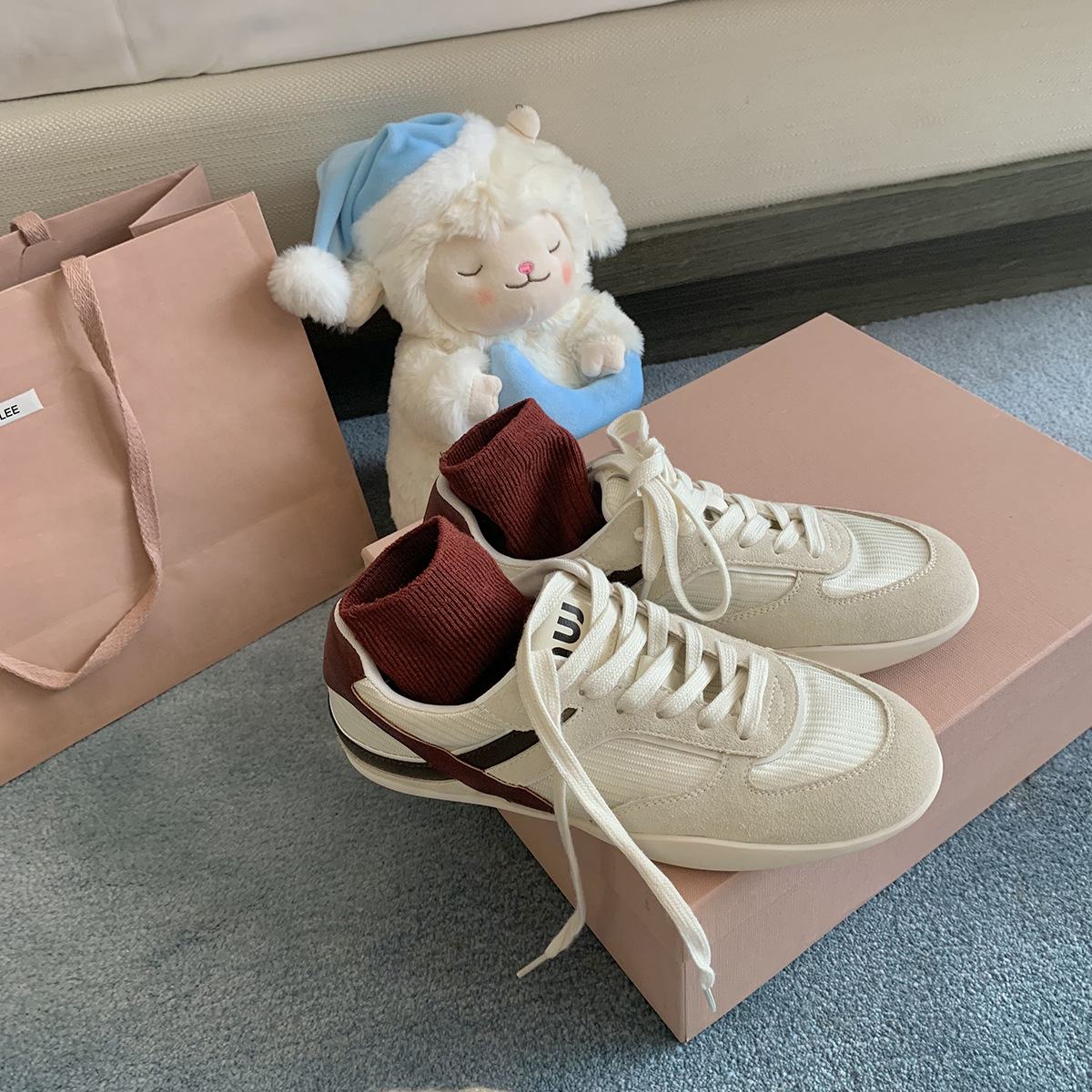 Versión de cuero de vaca ~ grapa madre Miu lazos de color contrastante cómodos lazos transpirables empalmados zapatos deportivos casuales zapatos Gump mujeres