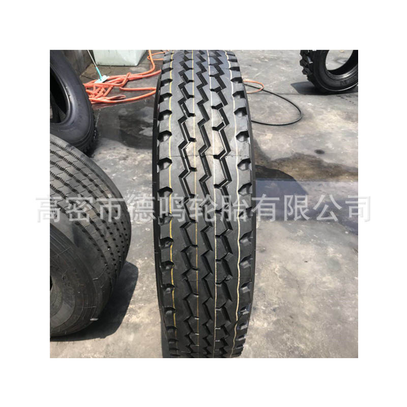 La maquinaria de construcción grúa viejo neumático de tres hilos 1200R24 grúa neumático mina neumático de coche de fuselaje ancho