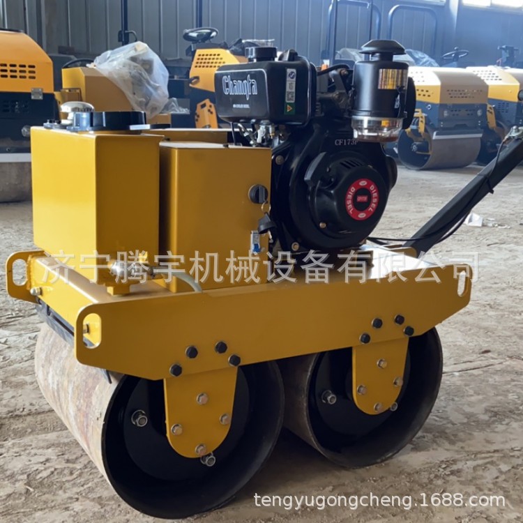 手扶式双轮柴油震动压路机 柴油钢轮压道机 小压路机生产厂家