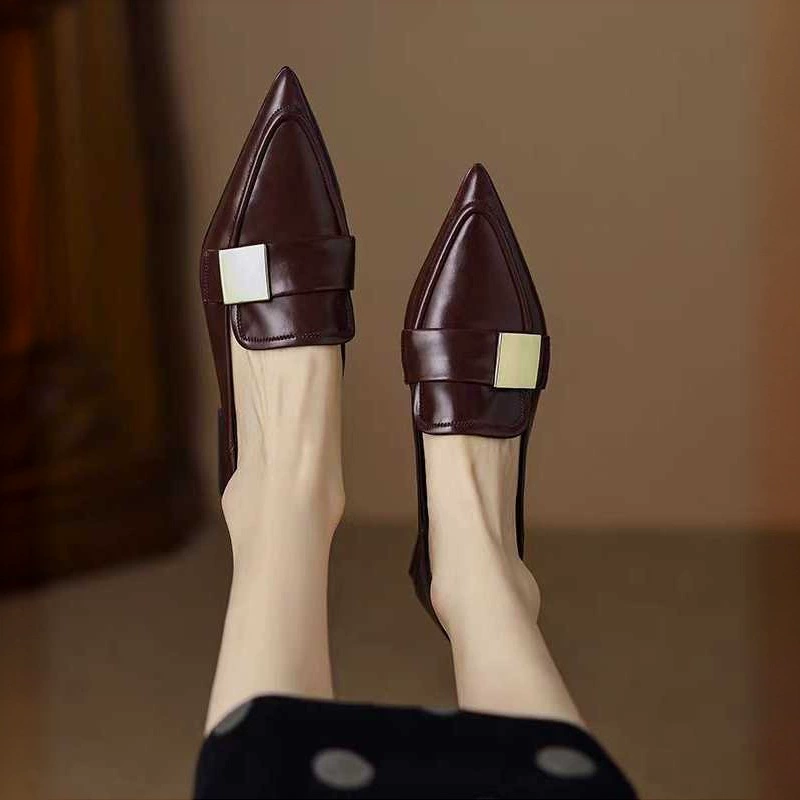 В наличии: 8521 Мягкие кожаные лоферы в британском стиле для коррекции фигуры, весна-осень 2025, новинка, с острым носком, профессиональные женские туфли, простые