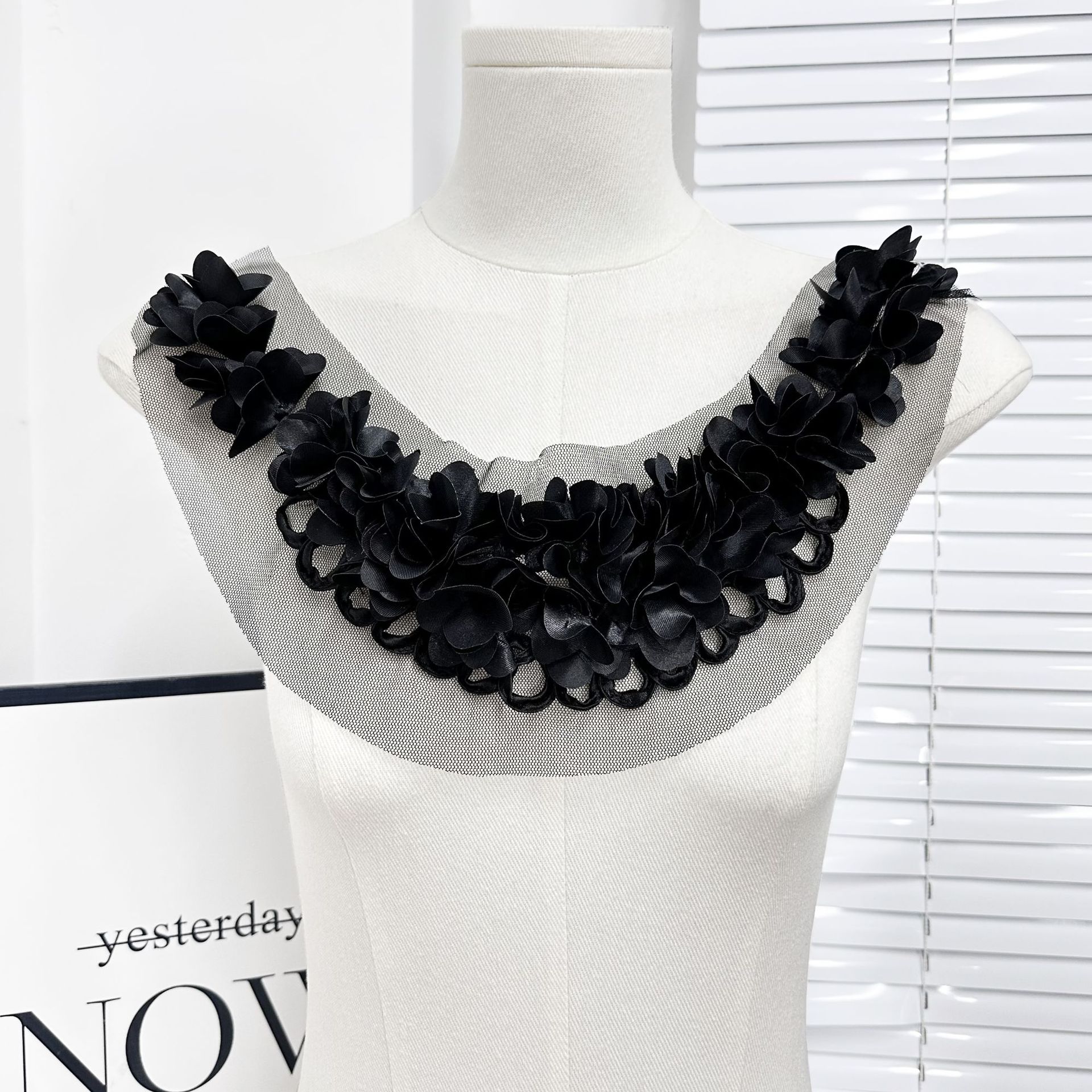 Collar de flores negro en forma de U decoración de encaje tridimensional ropa de encaje vestido de collar de flores accesorios image 5