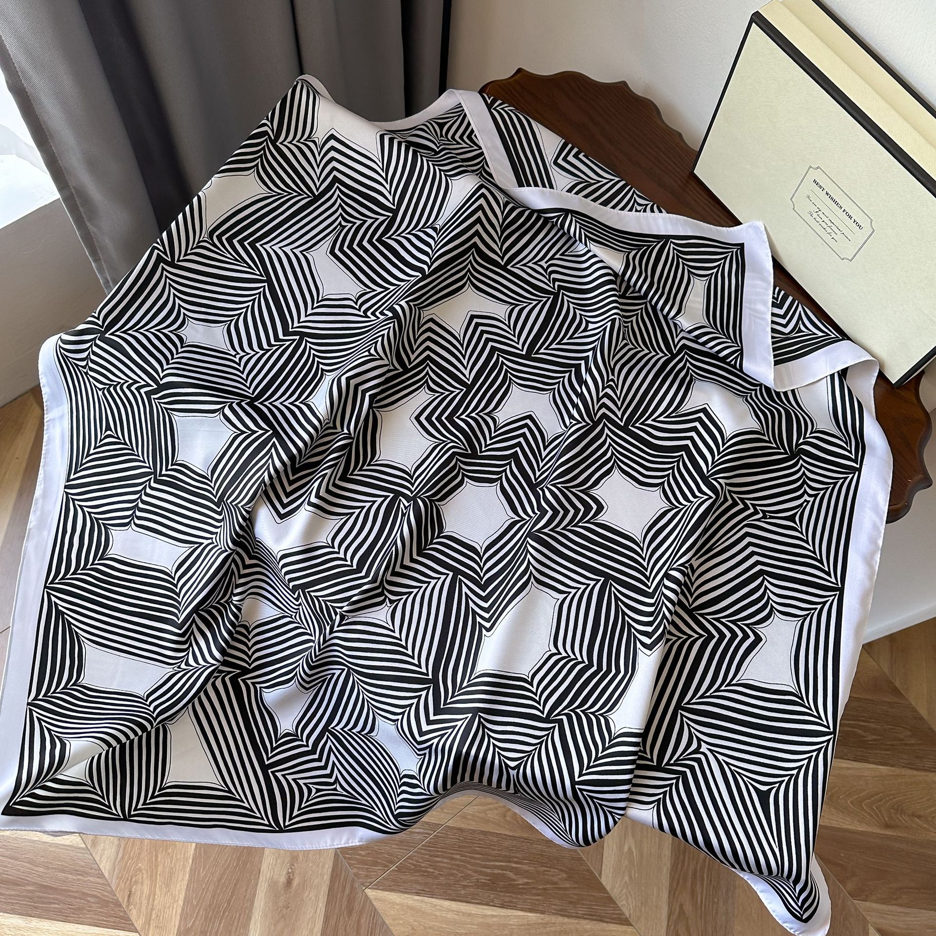 2023 Autunno Nuova Sciarpa di Seta A Righe Sciarpa Quadrata Edizione Coreana delle Donne Stampato Imitazione di Seta Fascia Protezione Solare Scialle_voghion.com