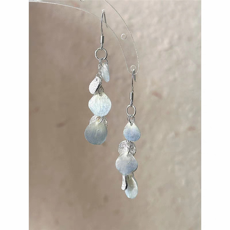 그라데이션 블루 꽃잎 태슬 귀걸이