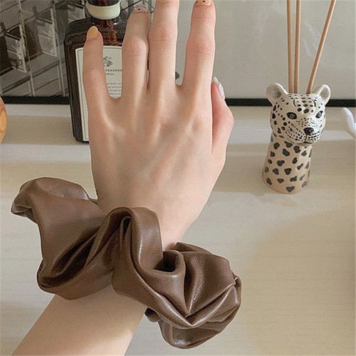 Korean new autumn and winter gentle milk tea color leather hair accessories, elegant and elegant pu leather large intestine hair ring leather hair rope