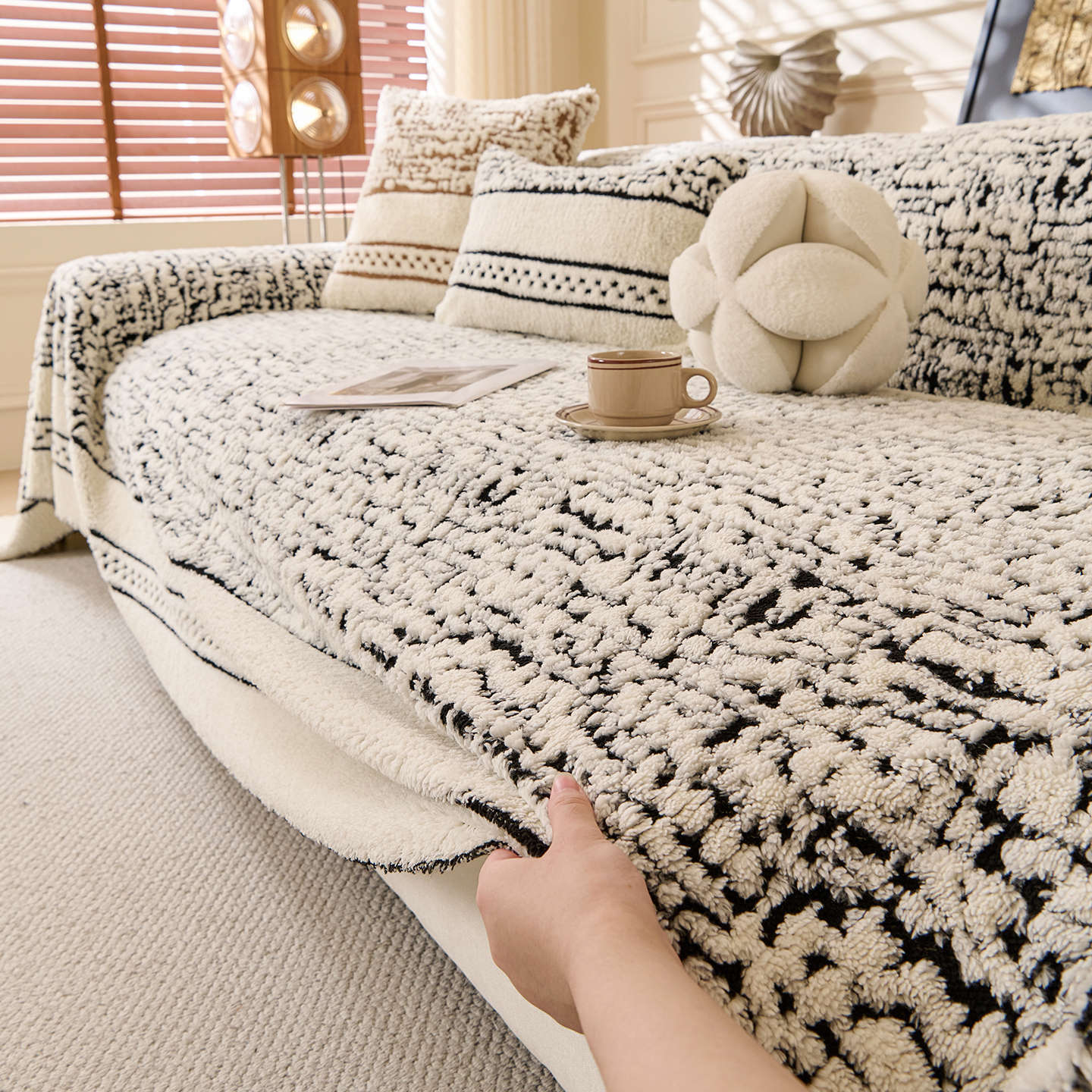 Thickened Plush Sofa Towel Scandinavian Style Sofa Cover Cloth Autumn and Winter High-End Full Cover Sofa Cushion Cover Non-Slip Blanket