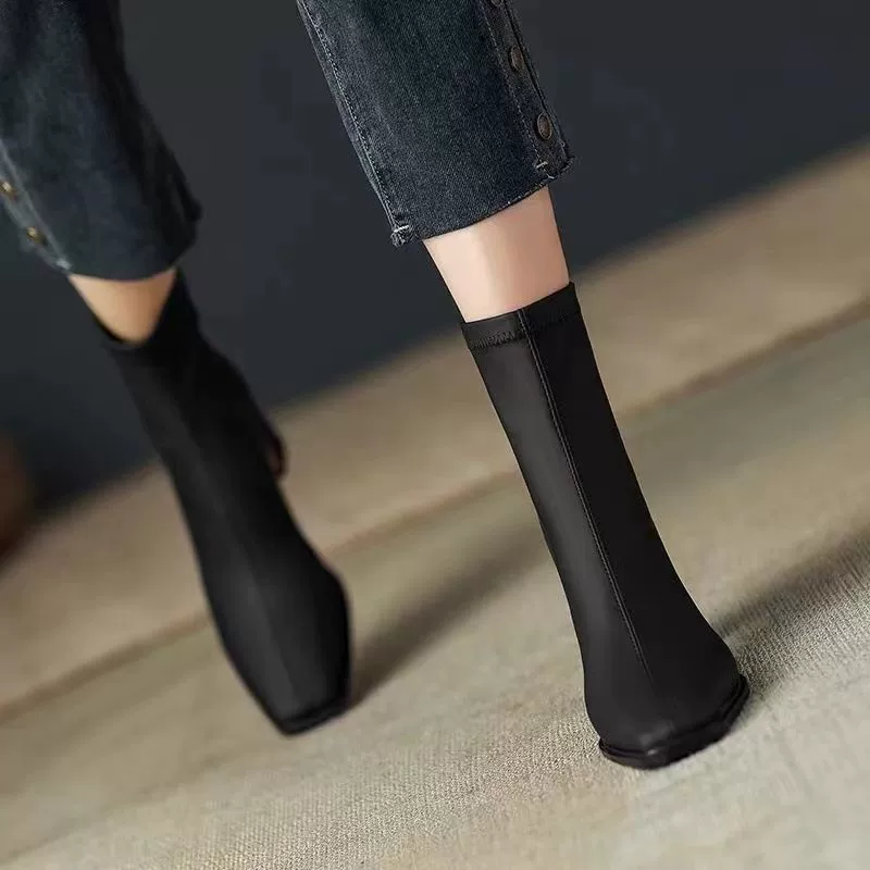 Французские мягкие кожаные туфли на высоком каблуке женские 2024 осень и зима новые квадратные каблуки эластичные тонкие сапоги темперамент дикие короткие сапоги