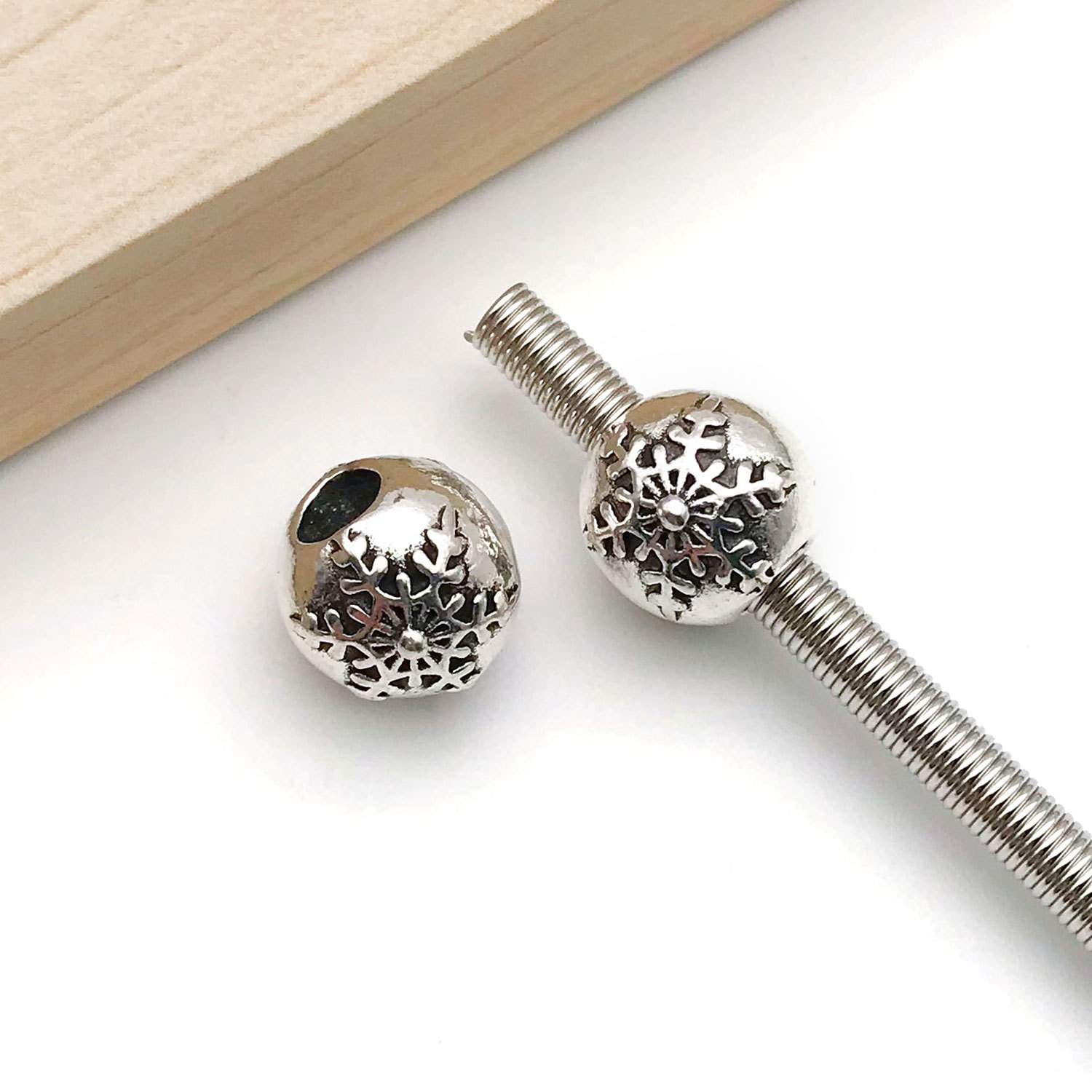 13861-古银锌合金圆形雪花潘家大孔珠10x11-5.25