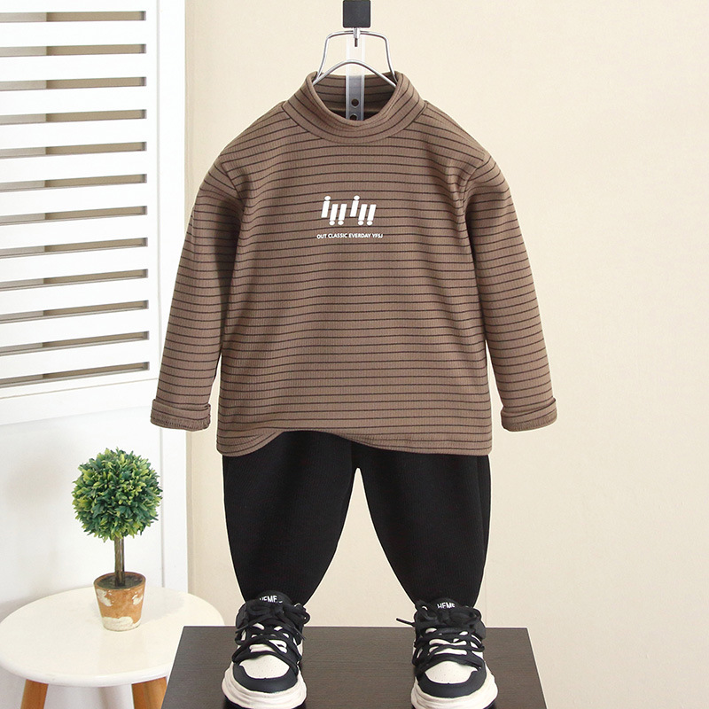 6701 camisa de fondo para niños otoño e invierno cuello medio alto para niños terciopelo alemán con 2024 nuevo top de manga larga a rayas para bebés