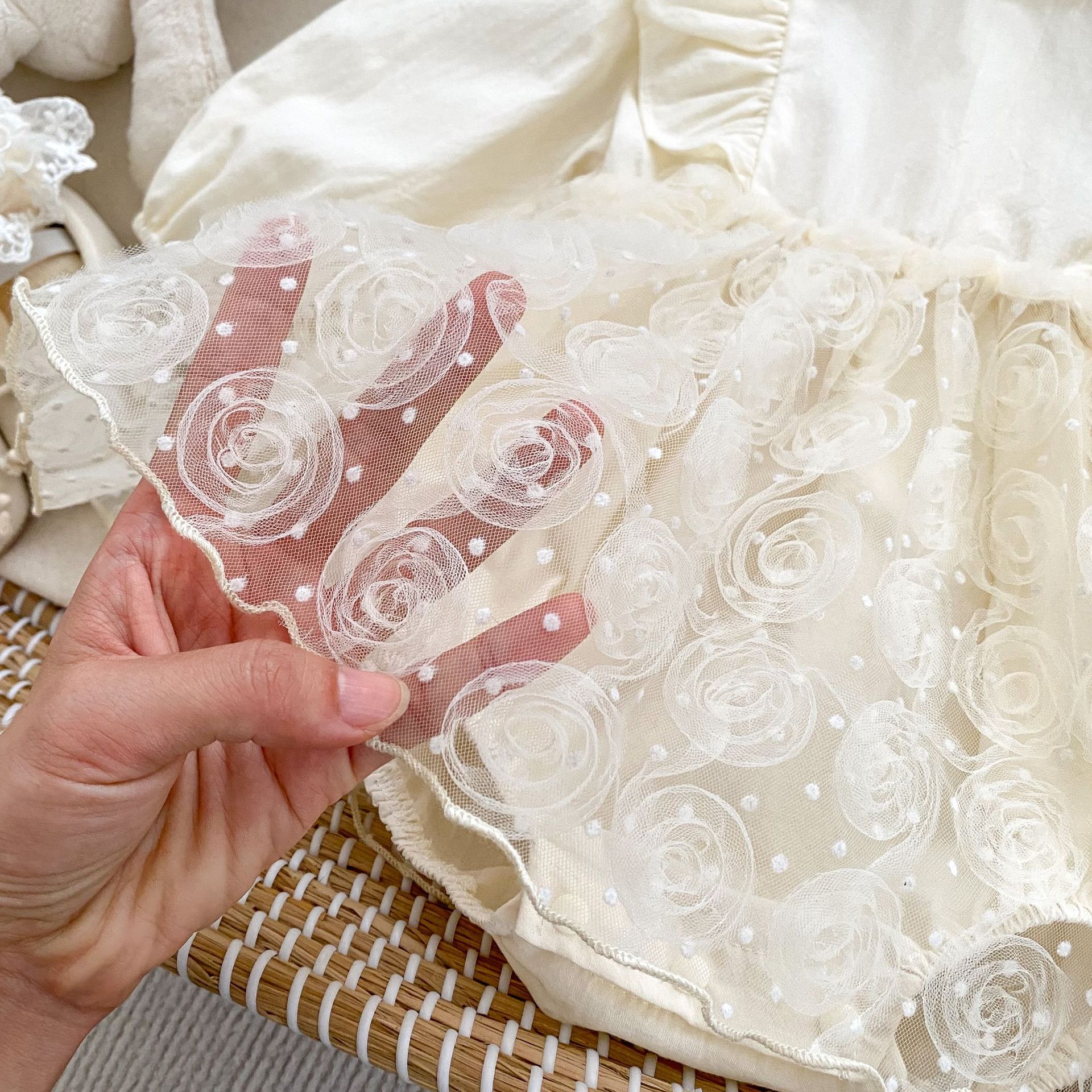 Primavera 2024 dulce princesa malla flor vaina bebé niña de un año de edad banquete cien días foto mameluco vestido mameluco