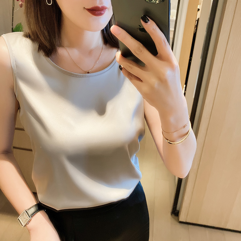 Spring and Summer U-Neck Faux Silk Camisole for Women, Loose and Stylish, Sexy Satin Outerwear, Thin Base Layer for Suits