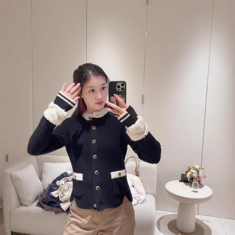 Return if Not Correct Version Shenzhen Nanyou 25N Ski Series Black and White Knitted Cardigan Cashmere Wool Blended Knitwear Return if Not Correct Version Shenzhen Nanyou 25N Ski Series Black and White Knitted Cardigan Cashmere Wool Blended Knitwear
