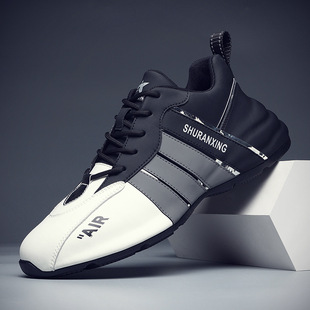 Ħ����Ь���ı����ϵ�Ь������ʿ���m���eЬţƤܛ��͸���\��Ь��