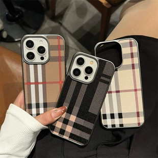 Чехол для iPhone 16/15/14 Pro Max полосатый с крупными вырезами покрытие металлик
