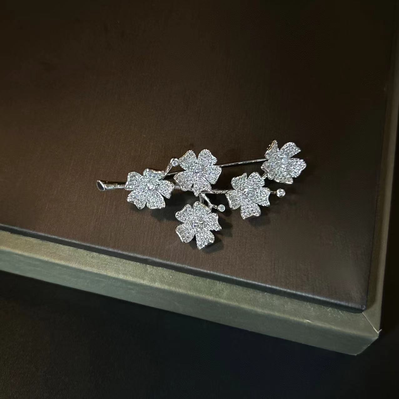 (2개) 청도 중세 유럽과 미국 스타일의 멀티 스타일 개인화 된 디자인 브로치는 코트 브로치와 일치 할 수 있습니다