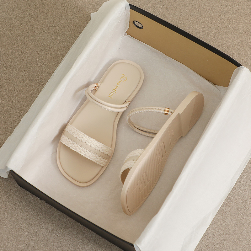 两穿拖鞋女外穿夏2025网红超火平底海边沙滩一字拖大码女鞋41一43