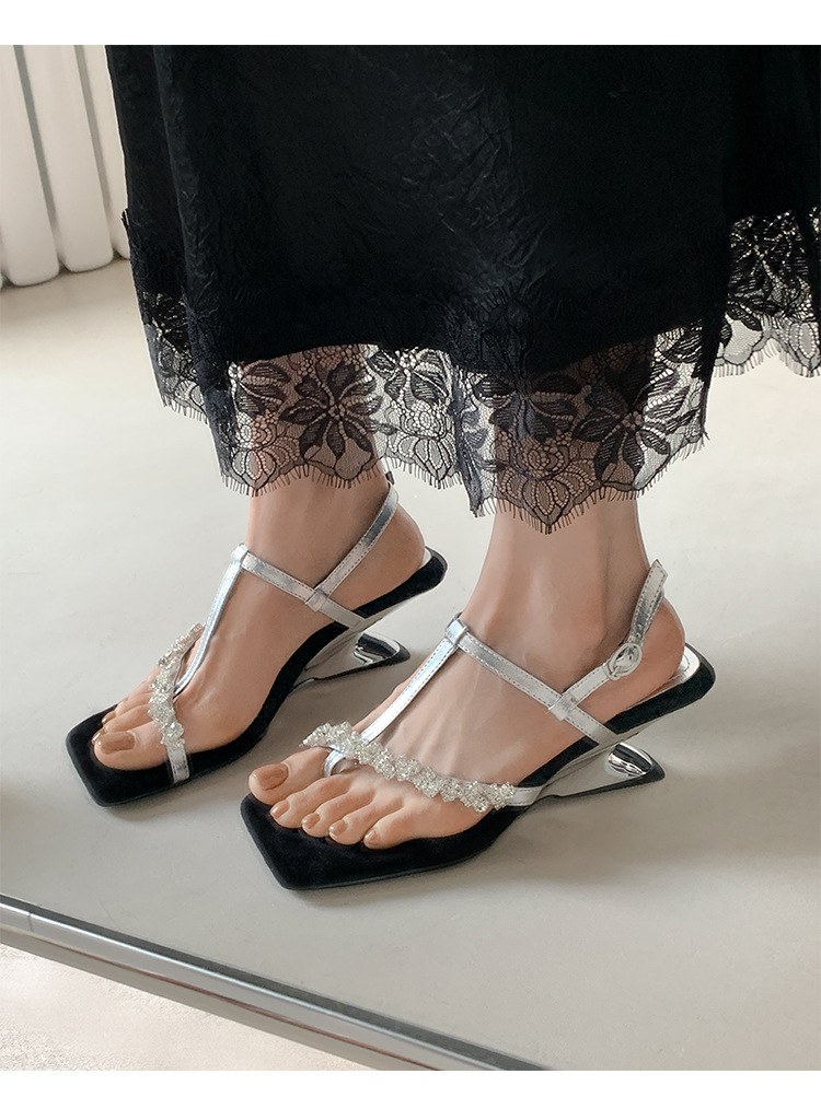 Sandal cao gót nữ mũi vuông hở ngón, quai ngang đính đá, gót dị hình — màu vàng, bạc chi tiết 14