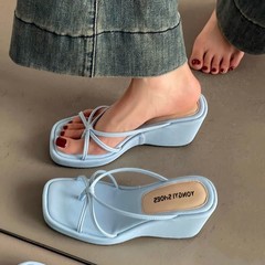 夏のファッションは細くて、人の字とフランス式の指を引きずっています。