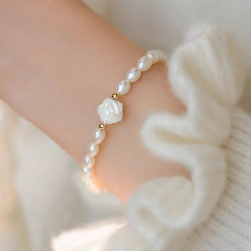 White Pearl Rose Bracelet Niche ins Girlfriend All-match Antique Student Light Luxury Couple High-end Gift