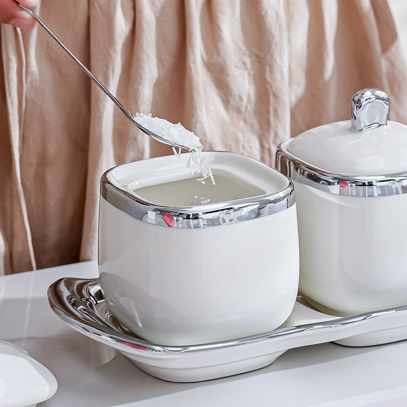 Luz de lujo borde plata tarro de condimento traje hogar botella de condimento de cerámica con tapa sal MSG Jar cocina combinación de almacenamiento