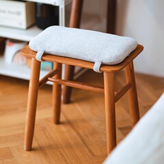桜の木の木の腰掛けの家庭用の食事の腰掛けの寝室の化粧の腰掛けの北欧の簡単な食事のテーブルの腰掛けの柔らかい包みの愛莎の化粧の腰掛け