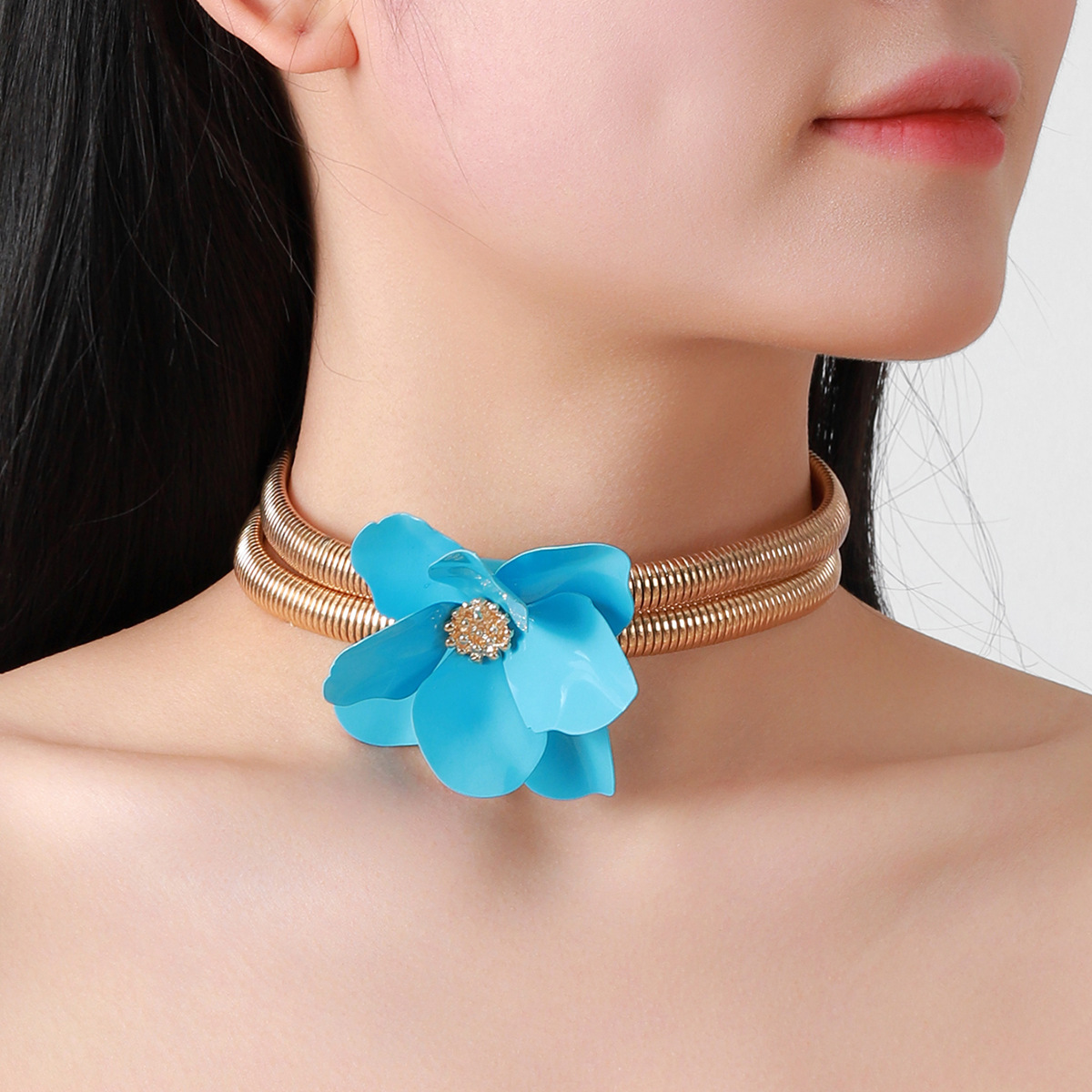 New Fashion European And American Style Simple Mid-East Wind Grind Arenaceous Paint Exaggerated Flower Collar Copper High-Grade Clavicle Chain For Women display picture 11