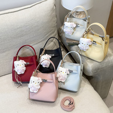 �߼����p����֦�y����С����Ů2026�¿�ܛƤˮͰ���ٴ�ͨ��б���