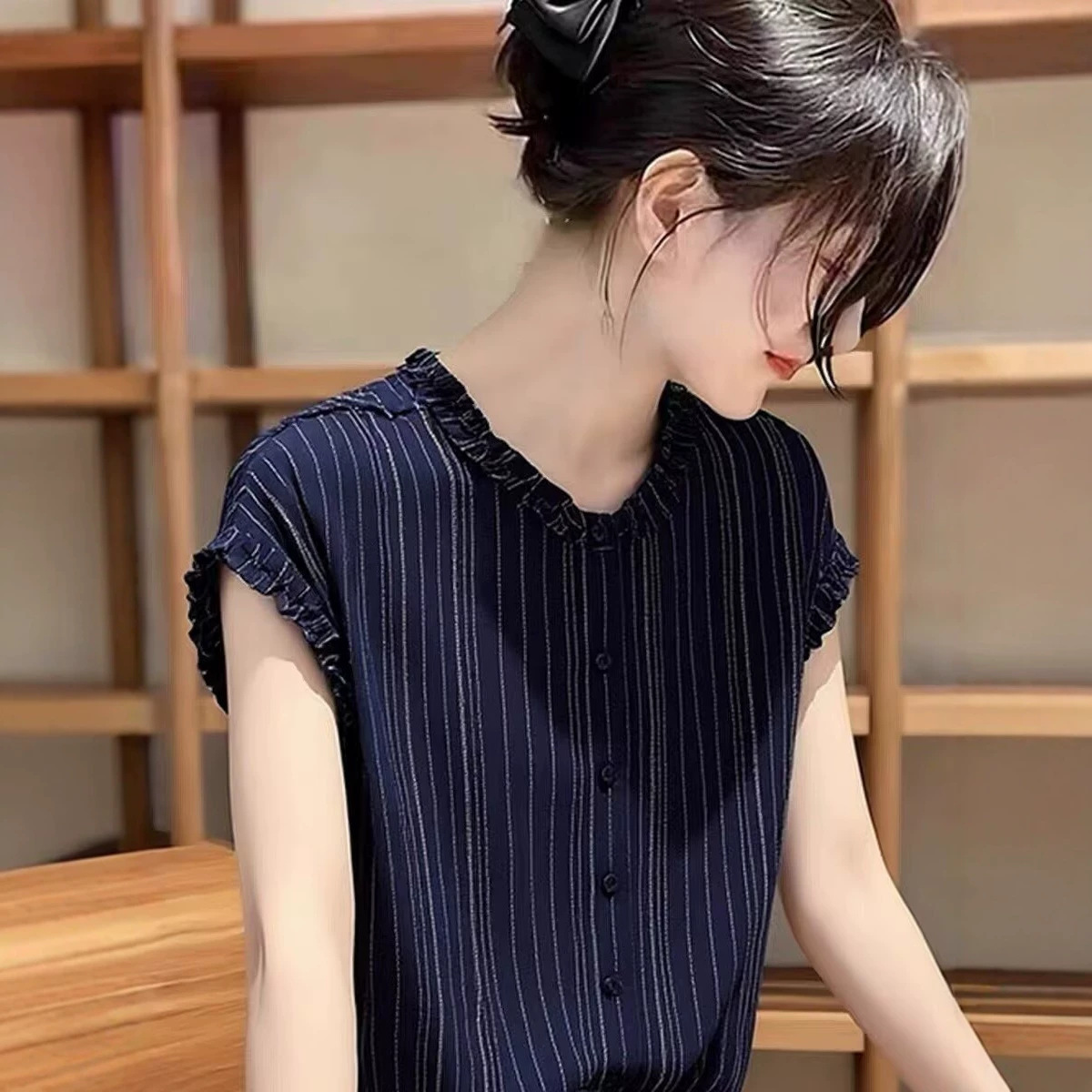Áo sơ mi nữ ngắn tay sọc kẻ, cổ bẻ tay ngắn, phong cách công sở — Sọc Tây Tạng chi tiết 3