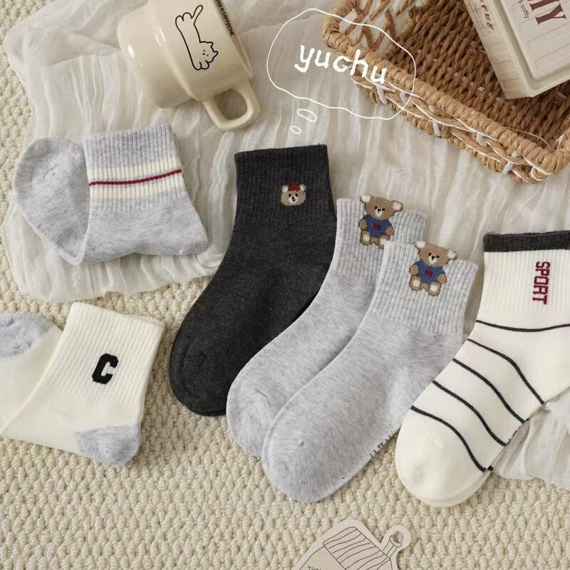 Yuchu all-in-one autumn and winter new children's mid-calf cartoon cotton socks, unisex kids' socks, student sports socks, Korean and Japanese style socks Yuchu all-in-one autumn and winter new children's mid-calf cartoon cotton socks, unisex kids' socks, student sports socks, Korean and Japanese style socks