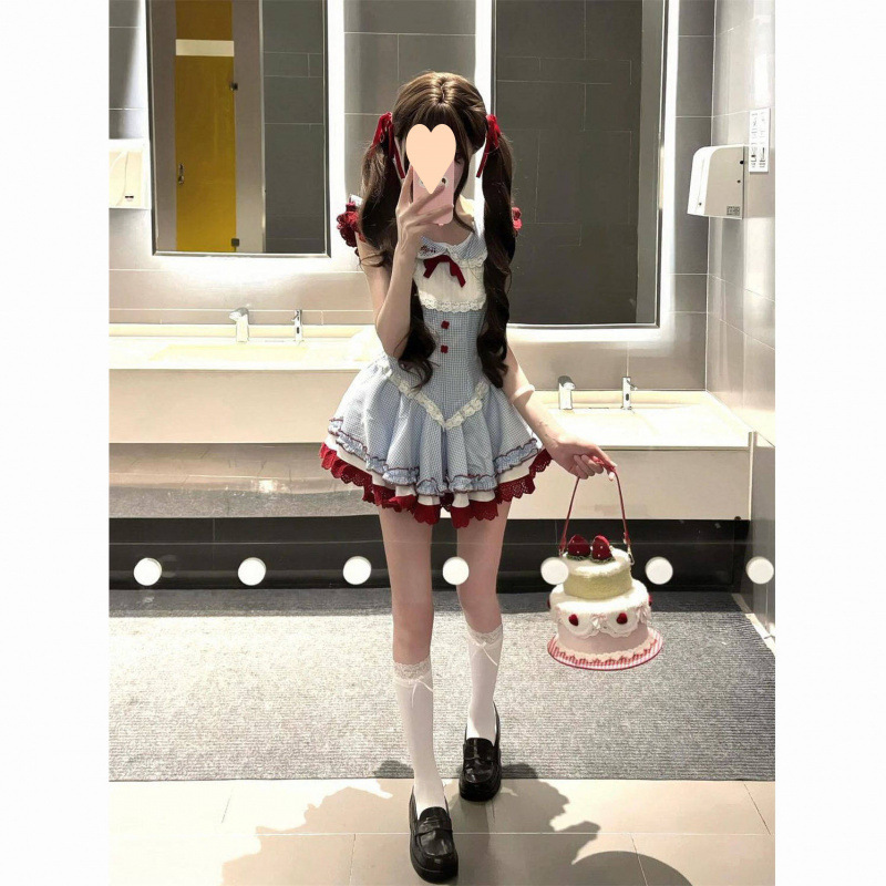Summer Niche Cute and Sweet Style Dress for Women, Waist-Cinching, Slimming, with Lace Patchwork, Small Flutter Sleeves, Bow, Short Dress