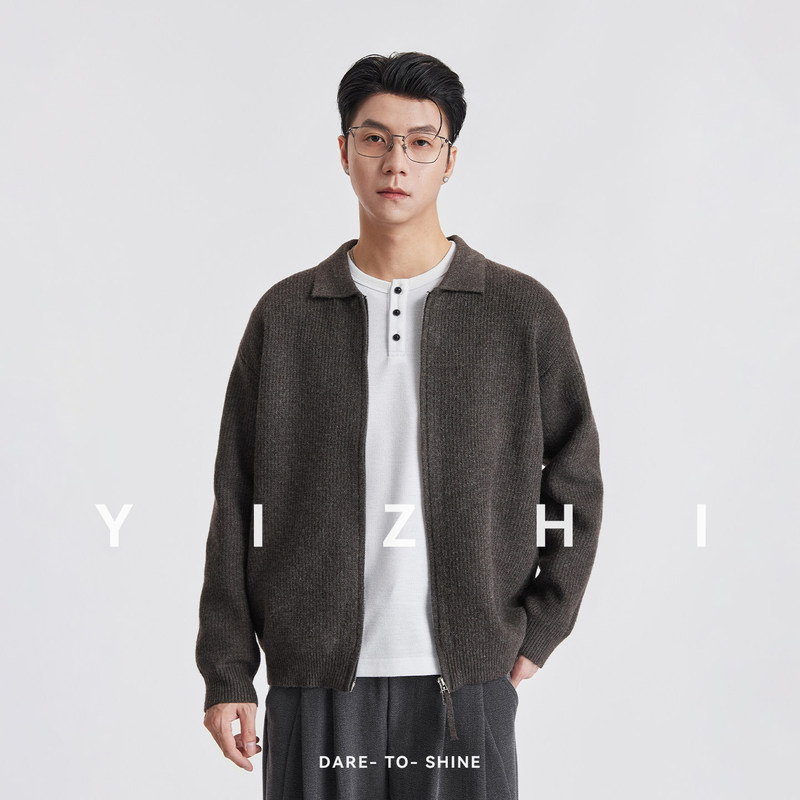 Also, the 2026 autumn collection features a men’s high-end, long-sleeved sweater jacket made from a wool blend with a zipper Also, the 2026 autumn collection features a men’s high-end, long-sleeved sweater jacket made from a wool blend with a zipper