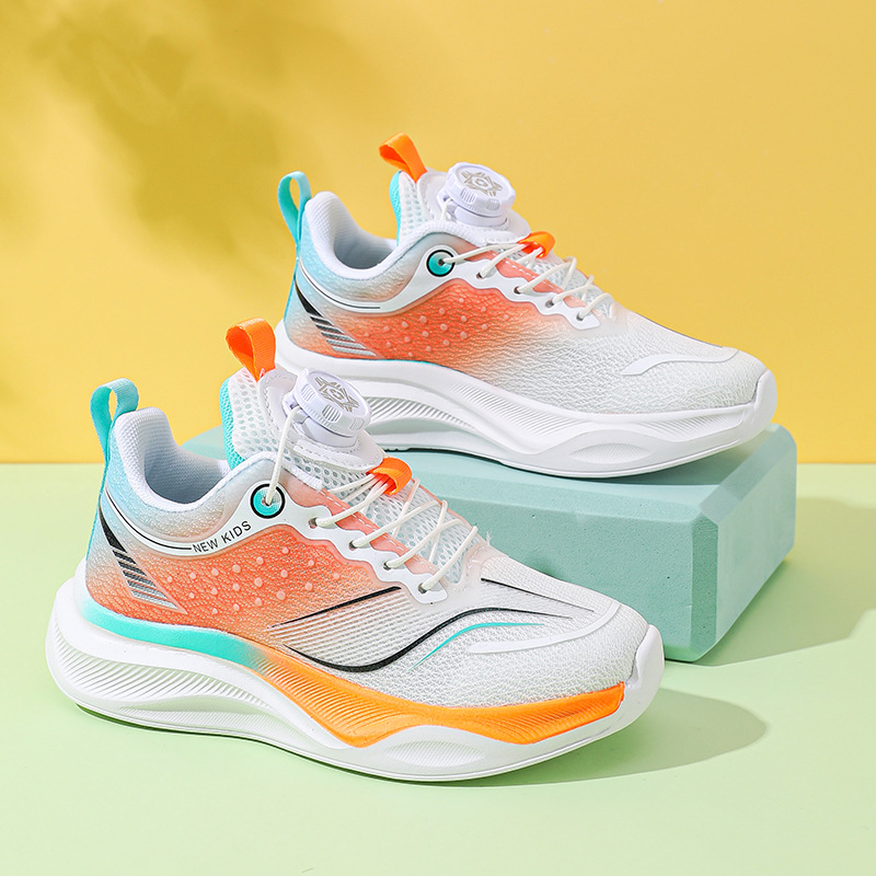 Zapatos para correr de carreras de tablero de carbono para niños 2025 nuevos zapatos para niños transpirables de una sola red de verano zapatos deportivos antideslizantes de suela blanda