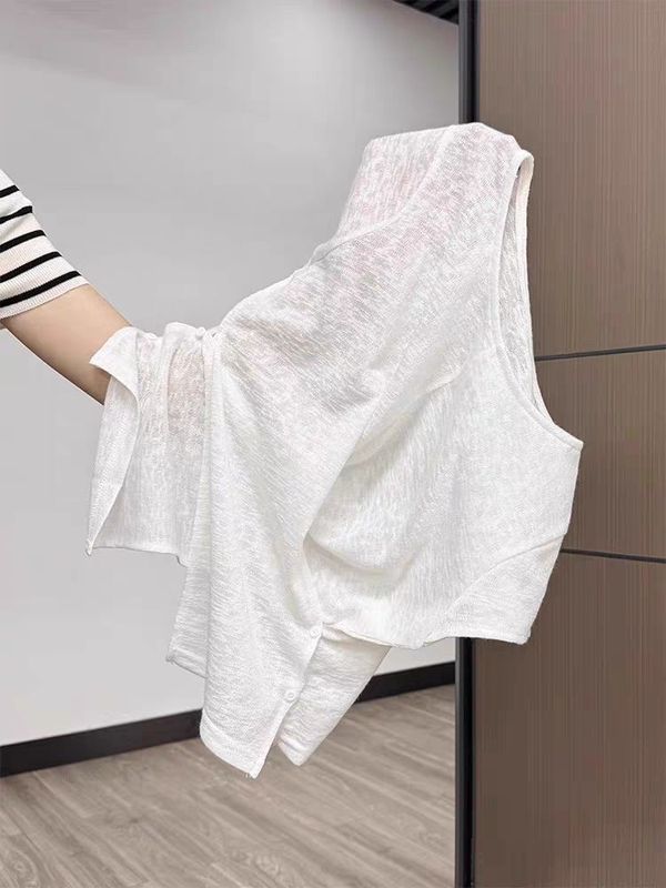 ヨーロッパの人気の女性用半袖Tシャツ2025新しい夏の薄いスタイル、軽い高級感、ハイエンド、超人気の年齢を減らすユニークなトップス|undefined