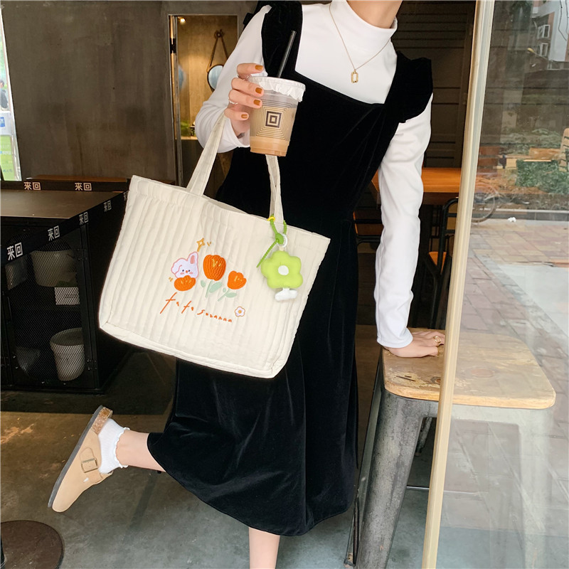 112291 Fresh and delicate quilted embroidered tote bag, a canvas bag for female students' classes, a simple and artistic shopping bag undefined