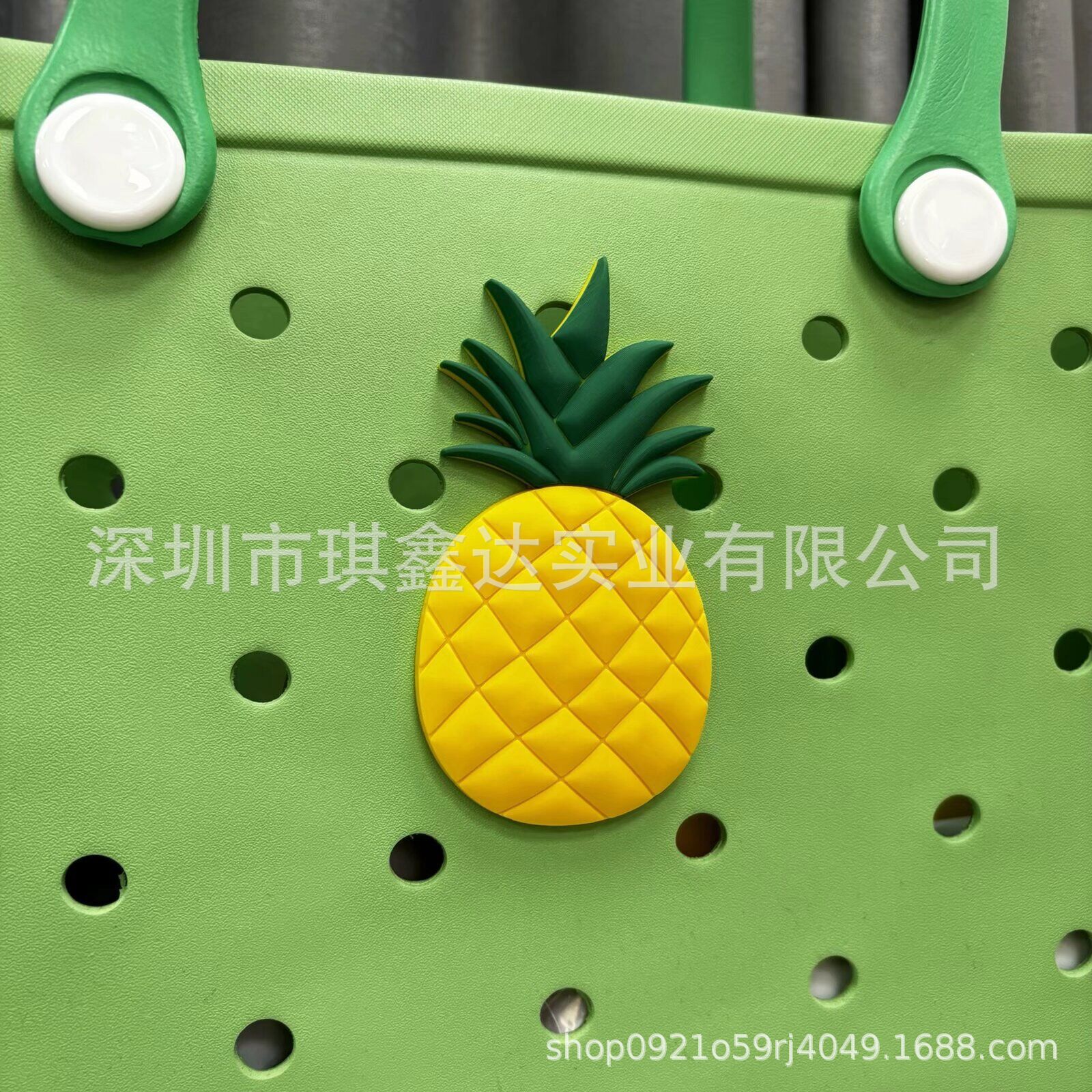 큰 파인애플