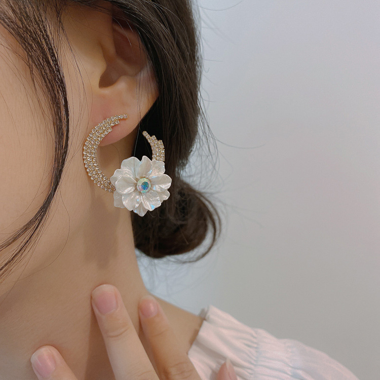 Retro Moon Flower Rhinestone Earrings display picture 6