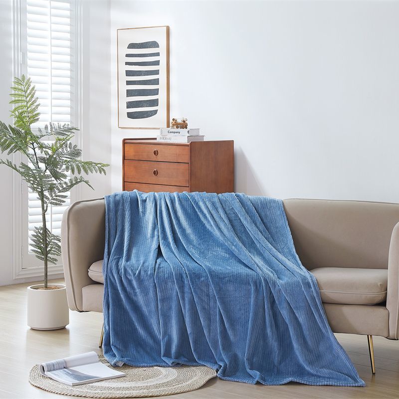 毛毯学生午睡法兰绒空调盖腿珊瑚毯办公室双面绒床单保暖盖毯春夏