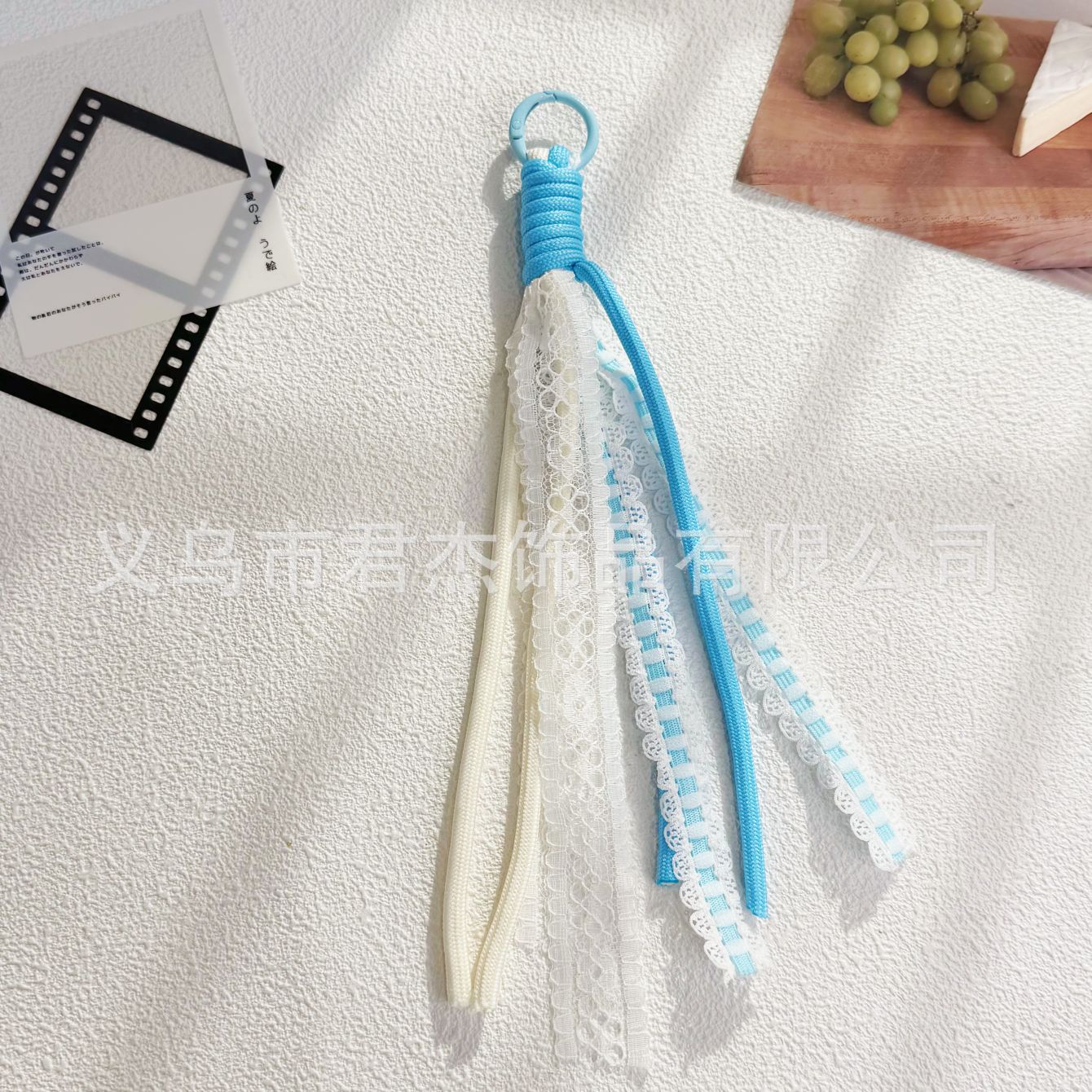 編みカバンのストラップの螺旋の結び紐のiuは鍵のボタンのネットの赤い色の結びの縄の装飾の部品を結びます。