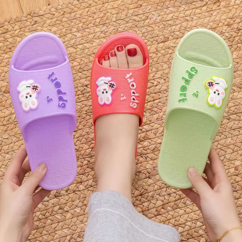 Nuevas zapatillas antideslizantes de verano de las mujeres lindas zapatillas de dibujos animados de moda de las mujeres resistentes al desgaste sandalias de fondo grueso al por mayor