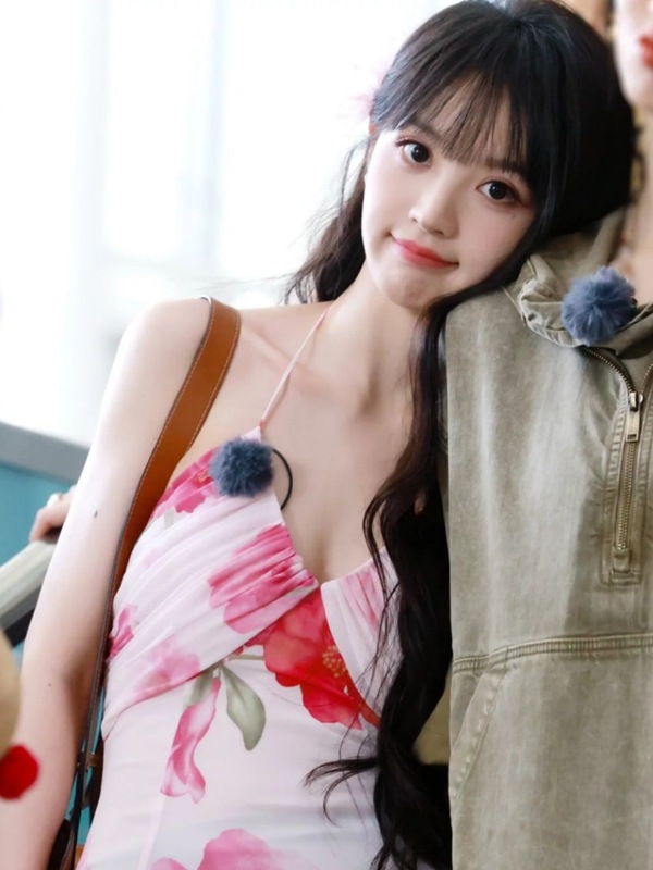 Tian Xiwei の同じスタイルの不規則なプリントのホルターネックドレス、女性用、夏のウエストデザイン、海辺での休暇のサスペンダーロングドレス|undefined