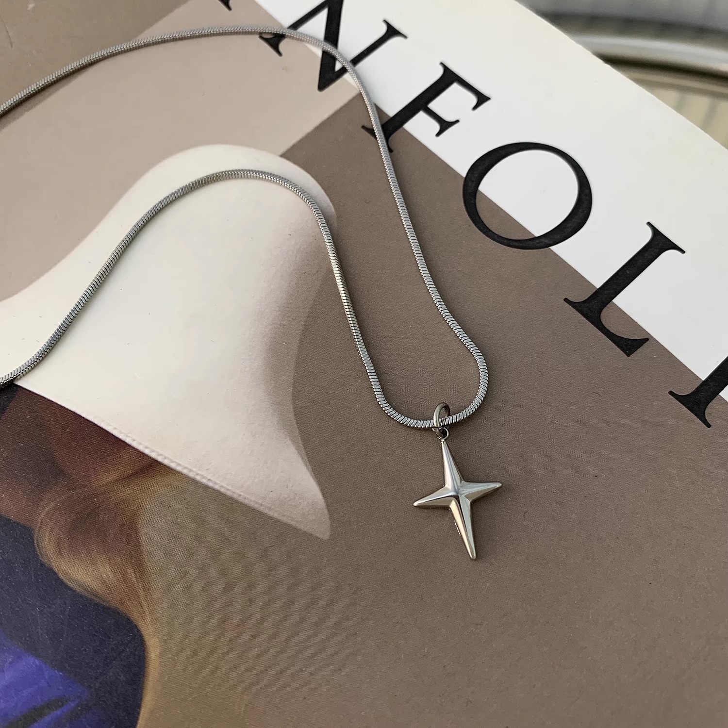 Cross Necklace Star Pendant Necklace Minimalist Fashion Versatile Collarbone Chain Snake Bone Choker High-End Collarbone Chain
