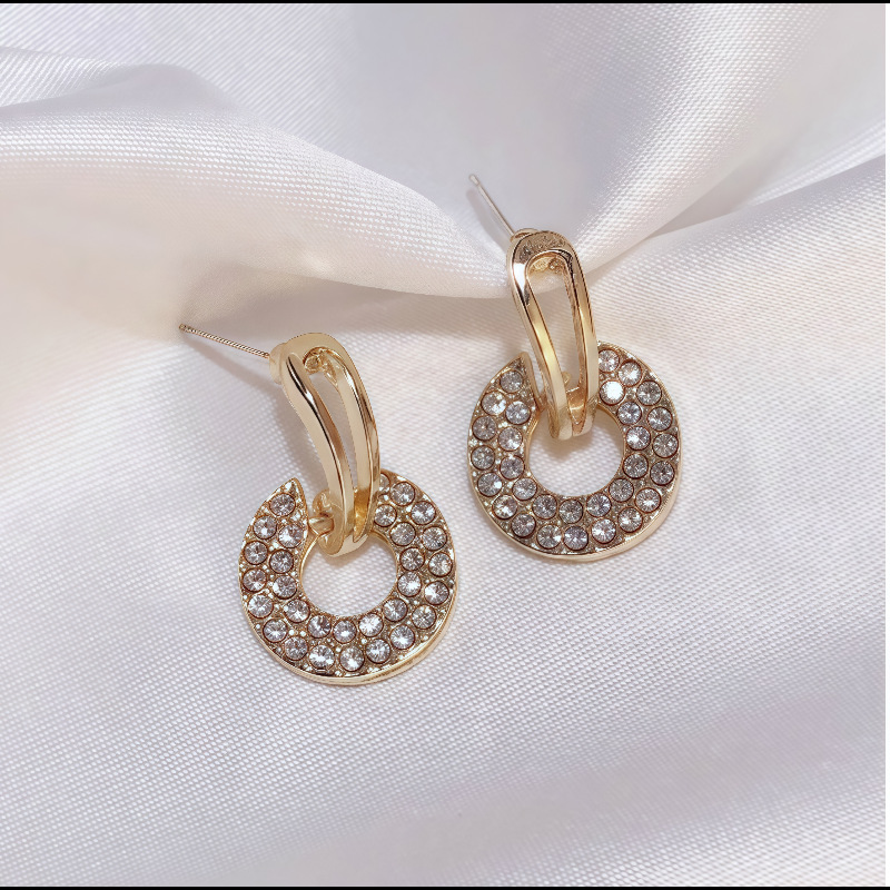 Elegant small design sophisticated universal earrings