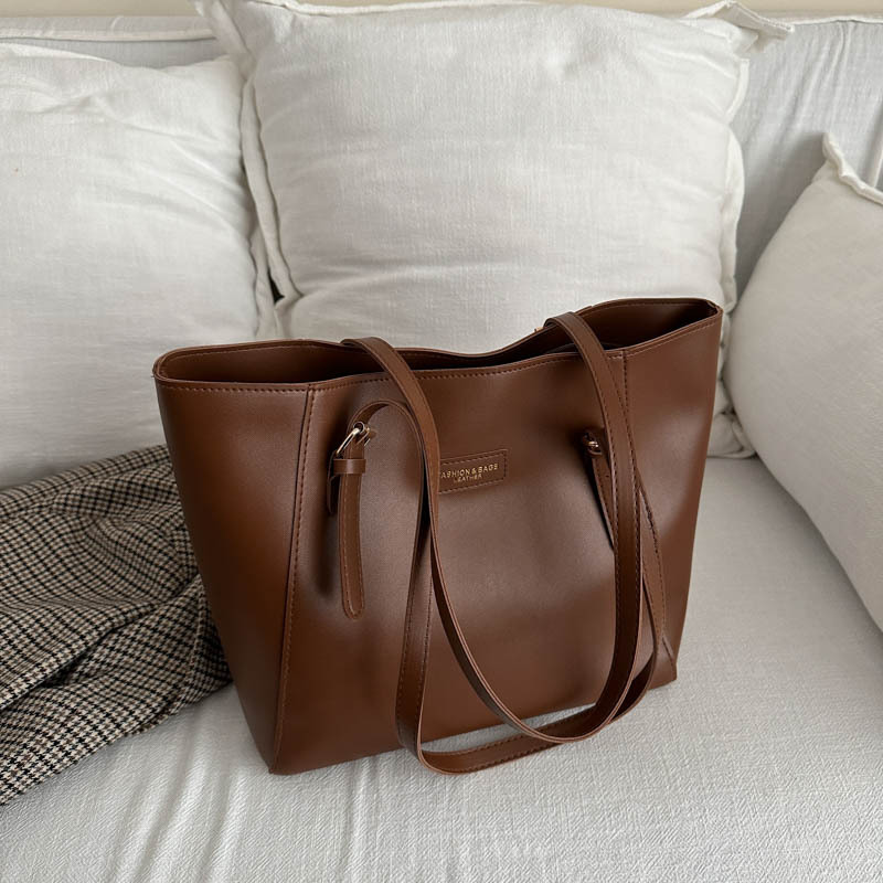 Bolsa de mano de viaje de color sólido bolsa de mano nueva alta alta capacidad axilar otoño y invierno 2024 bolsa de trabajo bolsa de mujer